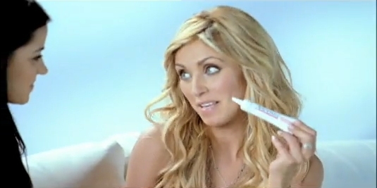 AnahiYMaite (143) - Anahi en Comercial