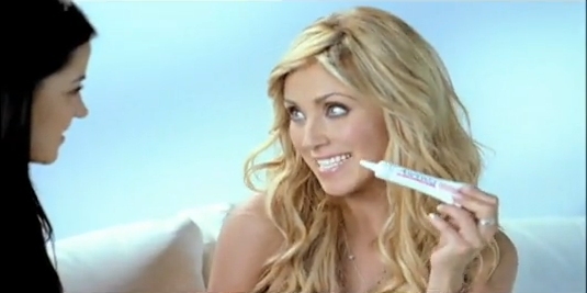 AnahiYMaite (144) - Anahi en Comercial