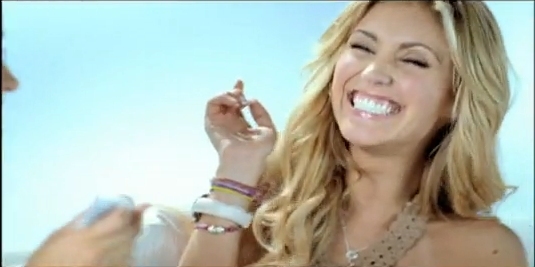 AnahiYMaite (155) - Anahi en Comercial