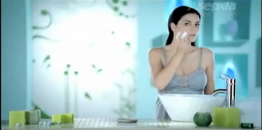 AnahiYMaite (169) - Anahi en Comercial
