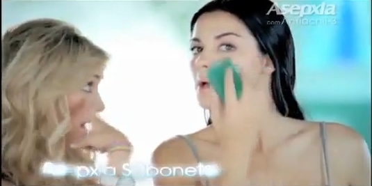 AnahiYMaite (183) - Anahi en Comercial
