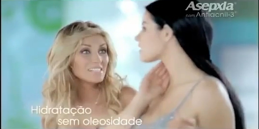 AnahiYMaite (186) - Anahi en Comercial