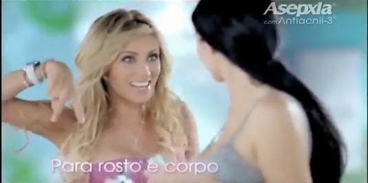 AnahiYMaite (192) - Anahi en Comercial