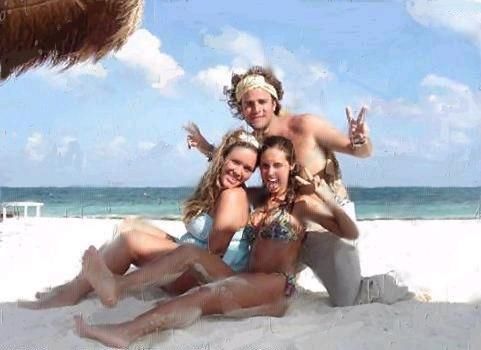 12977314 - 00 Any cu prieteni in Acapulco