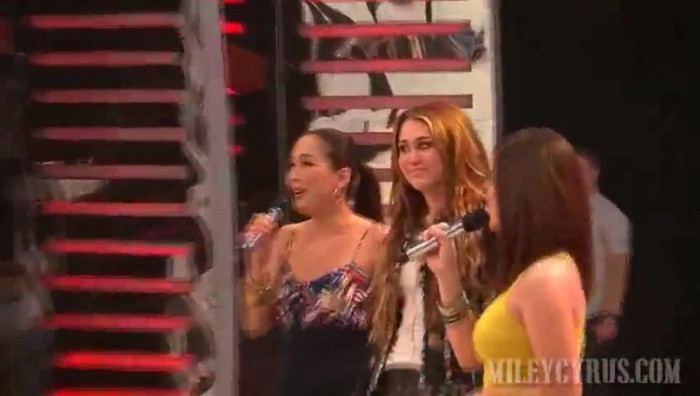 Miley in Manila, Philippines 064