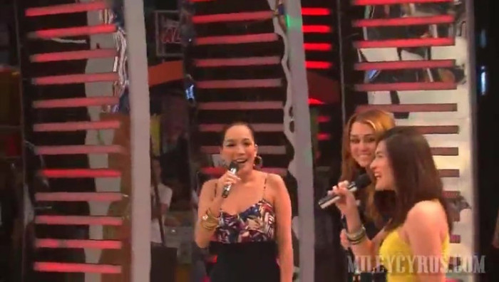 Miley in Manila, Philippines 088