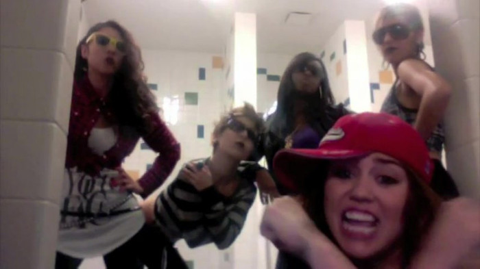 Miley Says Goodbye to Twitter 062