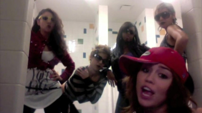 Miley Says Goodbye to Twitter 066