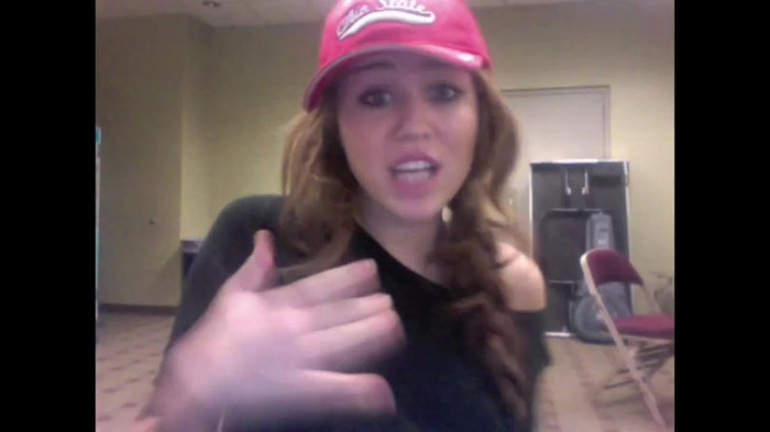 Miley Says Goodbye to Twitter 183