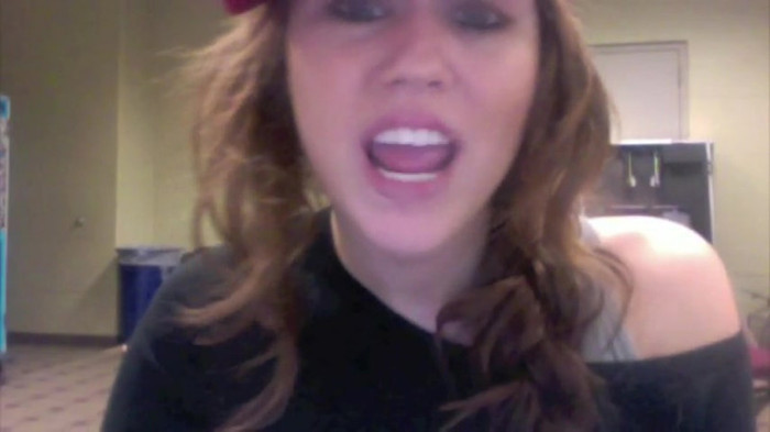 Miley Says Goodbye to Twitter 305