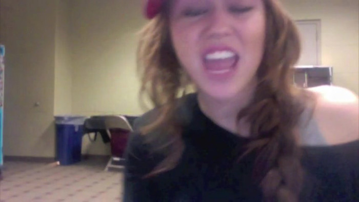 Miley Says Goodbye to Twitter 311