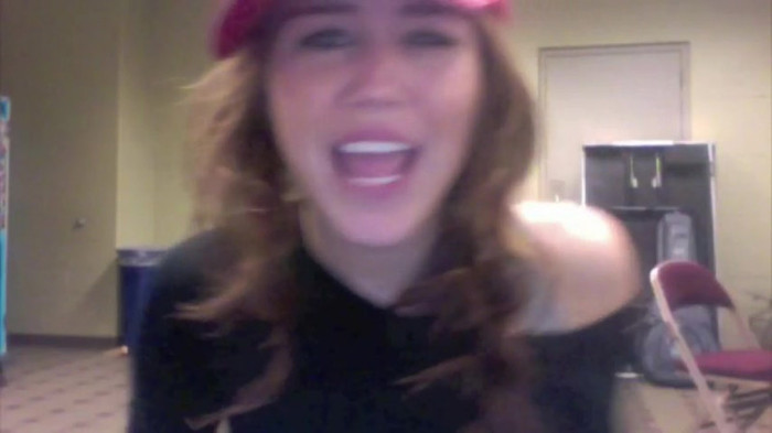 Miley Says Goodbye to Twitter 315