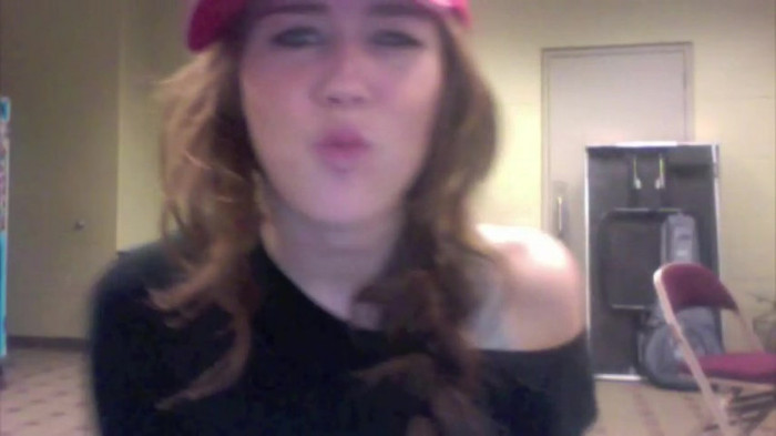 Miley Says Goodbye to Twitter 316