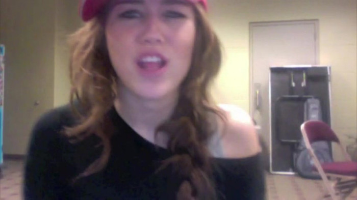 Miley Says Goodbye to Twitter 317
