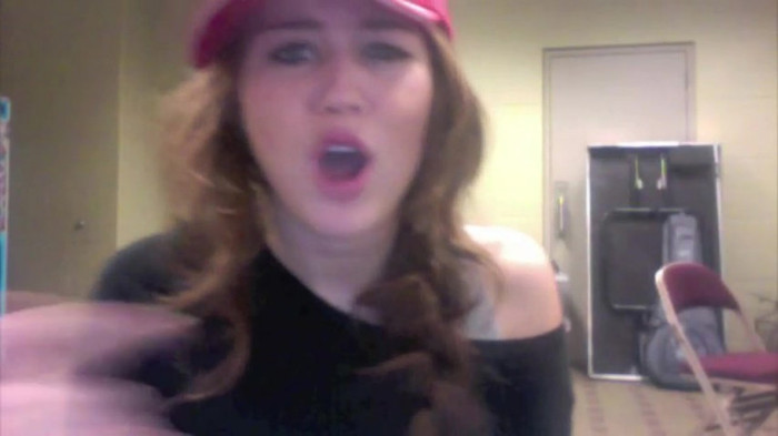 Miley Says Goodbye to Twitter 320