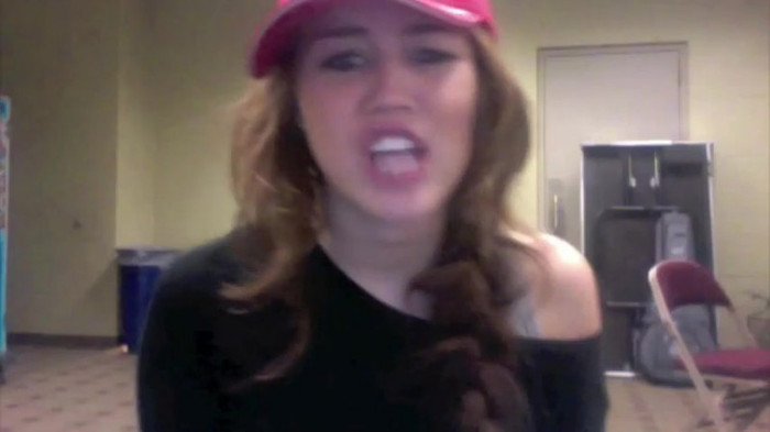 Miley Says Goodbye to Twitter 322