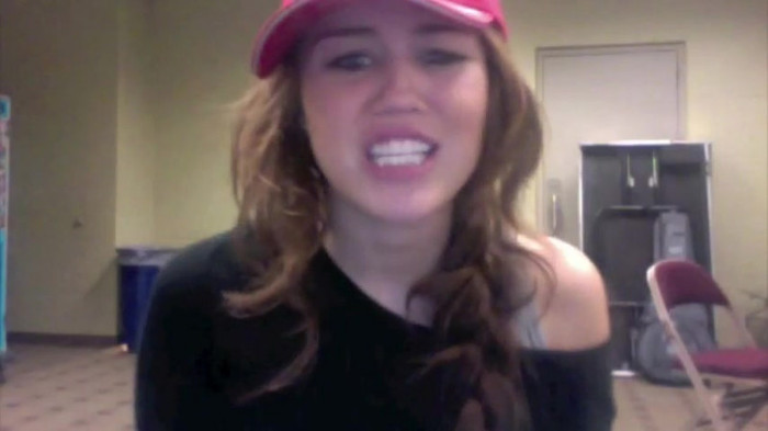 Miley Says Goodbye to Twitter 323