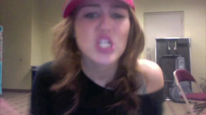 Miley Says Goodbye to Twitter 324