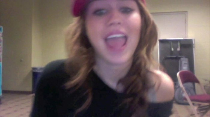Miley Says Goodbye to Twitter 329