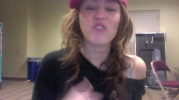 Miley Says Goodbye to Twitter 334