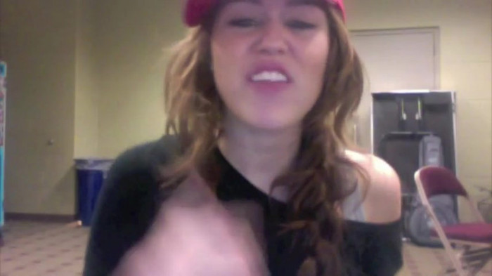 Miley Says Goodbye to Twitter 335
