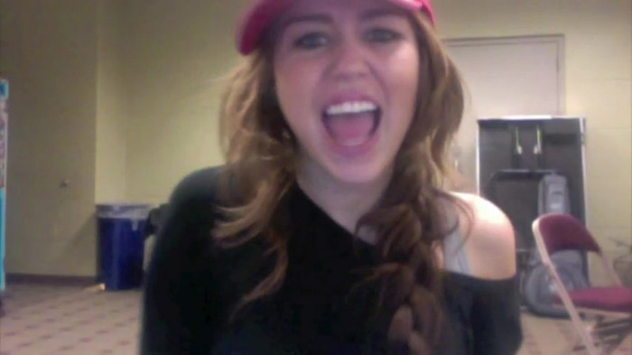 Miley Says Goodbye to Twitter 339
