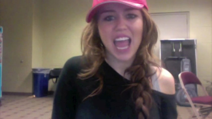 Miley Says Goodbye to Twitter 341