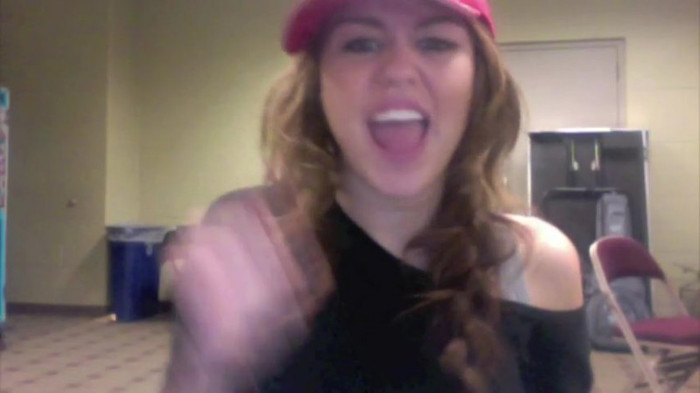 Miley Says Goodbye to Twitter 343