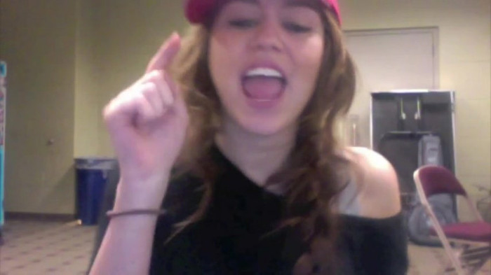 Miley Says Goodbye to Twitter 344