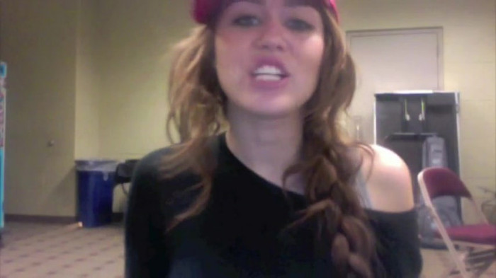 Miley Says Goodbye to Twitter 351