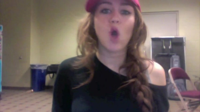 Miley Says Goodbye to Twitter 353