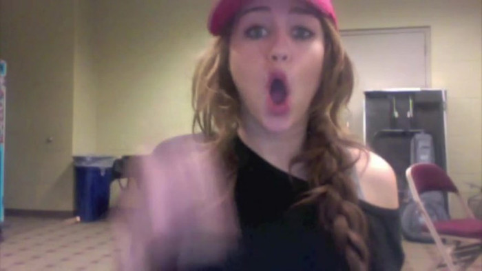 Miley Says Goodbye to Twitter 354