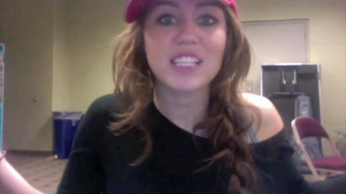 Miley Says Goodbye to Twitter 361