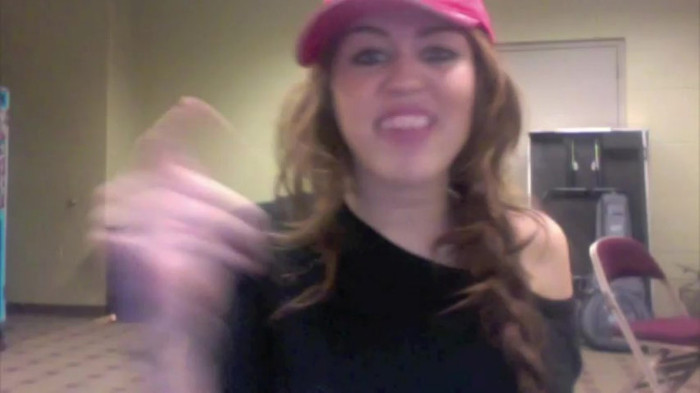 Miley Says Goodbye to Twitter 369