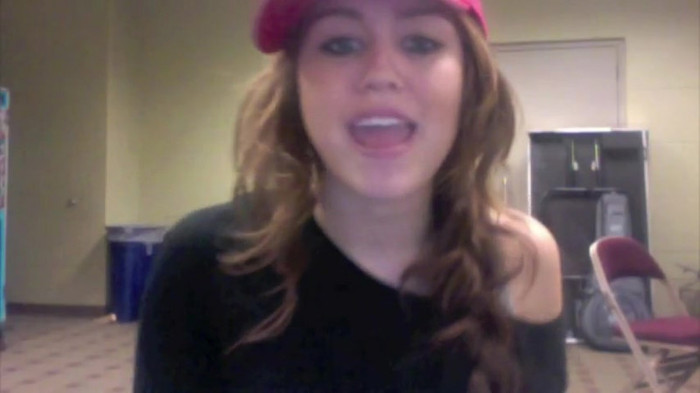 Miley Says Goodbye to Twitter 371