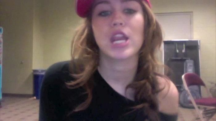 Miley Says Goodbye to Twitter 373