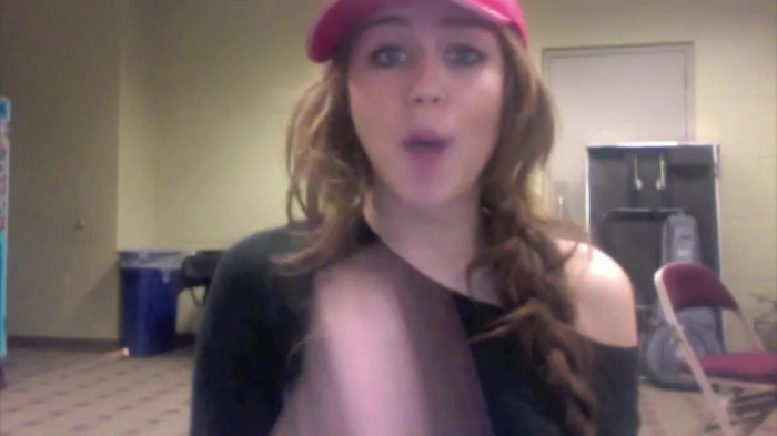 Miley Says Goodbye to Twitter 378