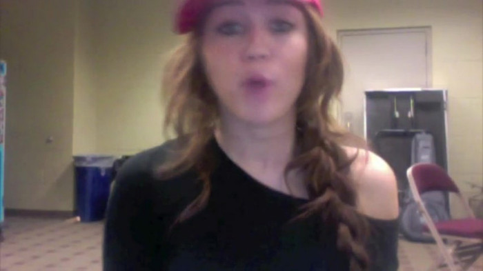 Miley Says Goodbye to Twitter 380