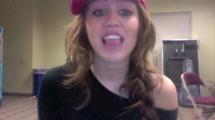 Miley Says Goodbye to Twitter 383