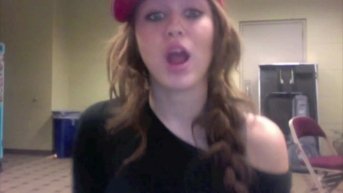 Miley Says Goodbye to Twitter 385