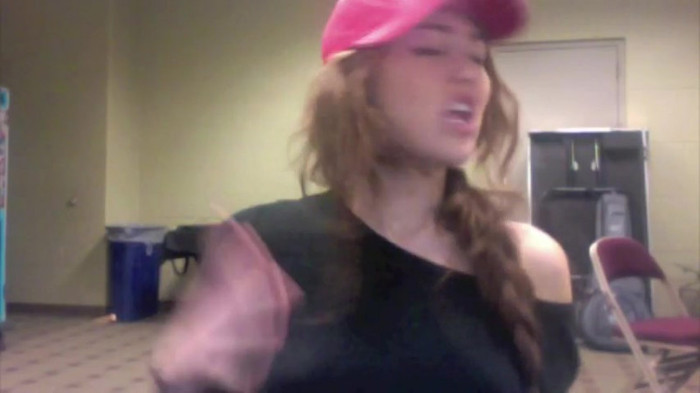Miley Says Goodbye to Twitter 390