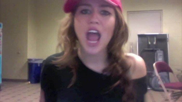 Miley Says Goodbye to Twitter 393