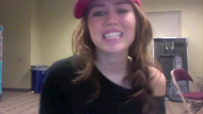 Miley Says Goodbye to Twitter 398