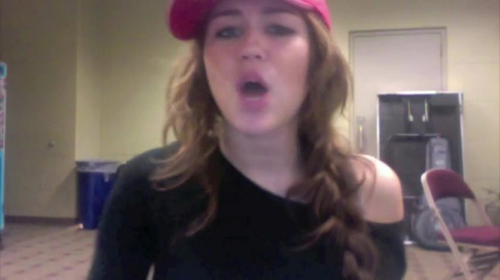 Miley Says Goodbye to Twitter 447 - Miley says Goodbye to Twitter 2009 - Captures 1