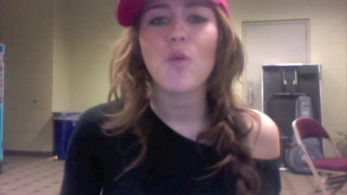 Miley Says Goodbye to Twitter 448 - Miley says Goodbye to Twitter 2009 - Captures 1