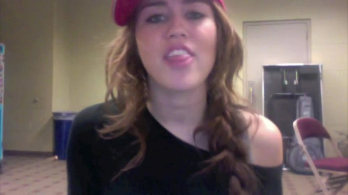 Miley Says Goodbye to Twitter 449 - Miley says Goodbye to Twitter 2009 - Captures 1