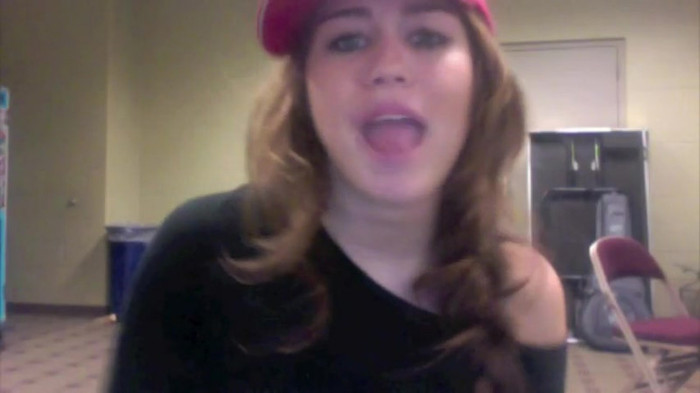 Miley Says Goodbye to Twitter 502 - Miley says Goodbye to Twitter 2009 - Captures 2