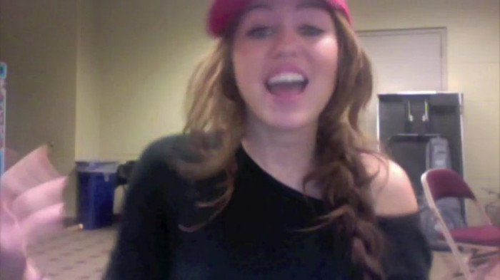 Miley Says Goodbye to Twitter 513 - Miley says Goodbye to Twitter 2009 - Captures 2