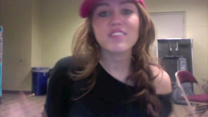 Miley Says Goodbye to Twitter 514 - Miley says Goodbye to Twitter 2009 - Captures 2