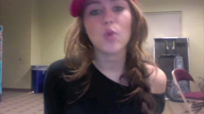 Miley Says Goodbye to Twitter 515 - Miley says Goodbye to Twitter 2009 - Captures 2
